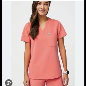 NWT FIGS Catarina One Pocket scrub top pink size large.